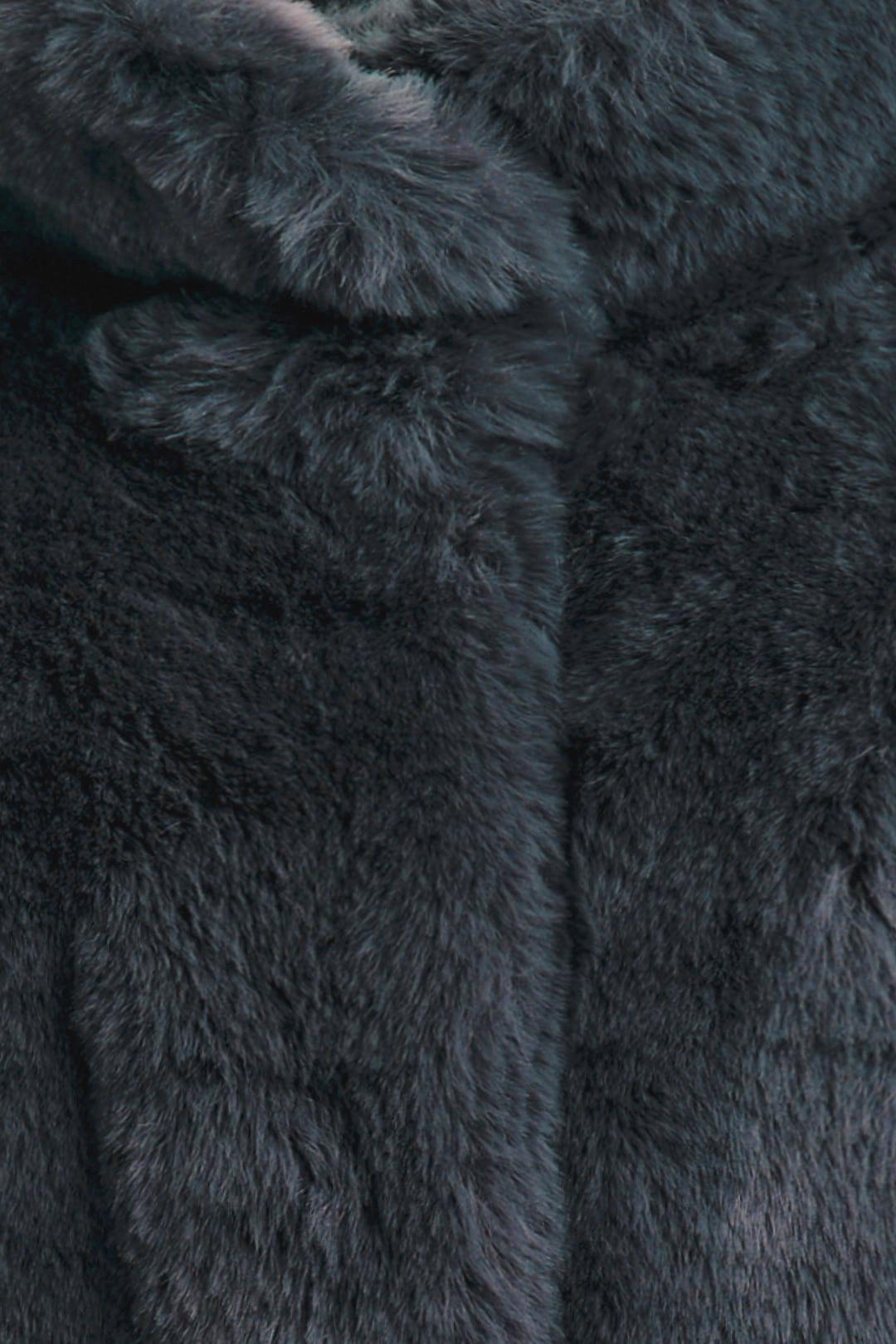 LUXURIOUS FAUX FUR COAT