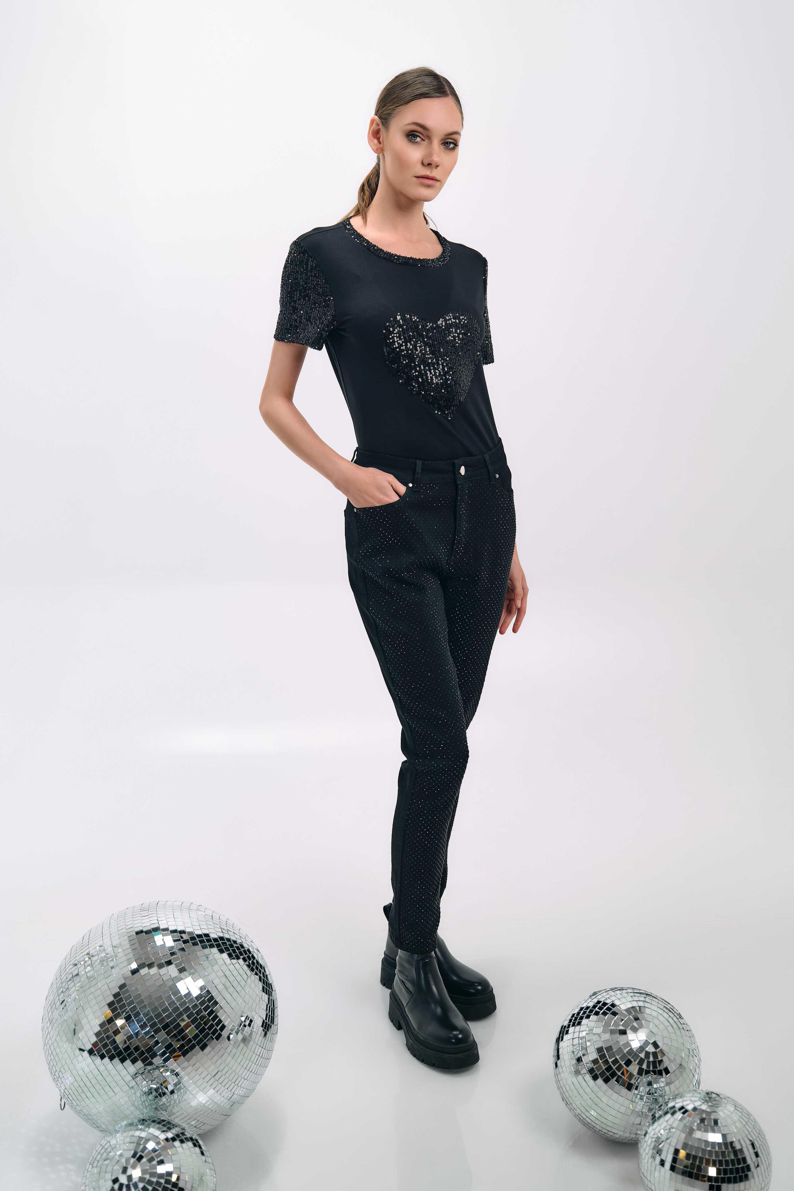 BLACK SEQUIN HEART TEE