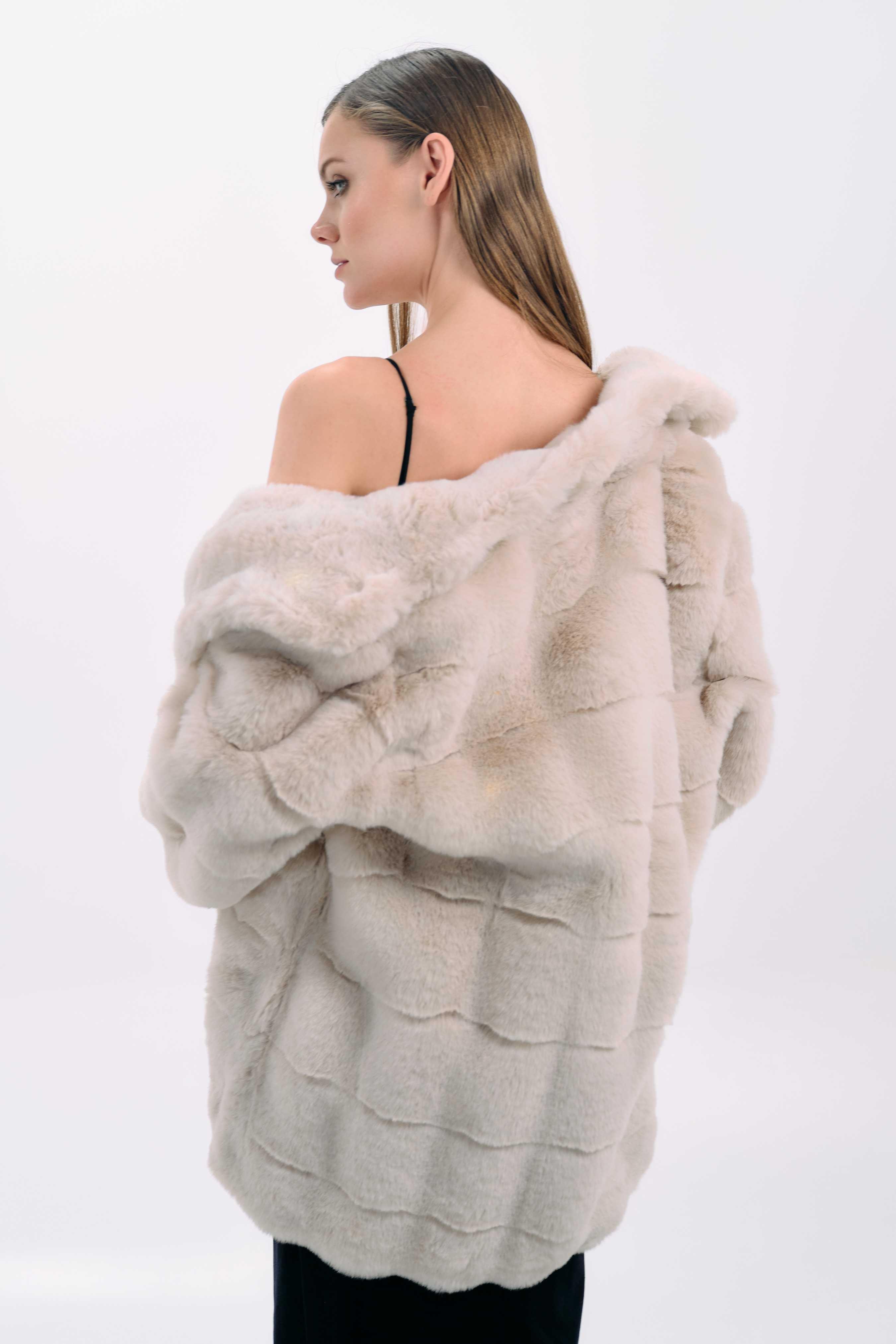 LUXURIOUS FAUX FUR COAT