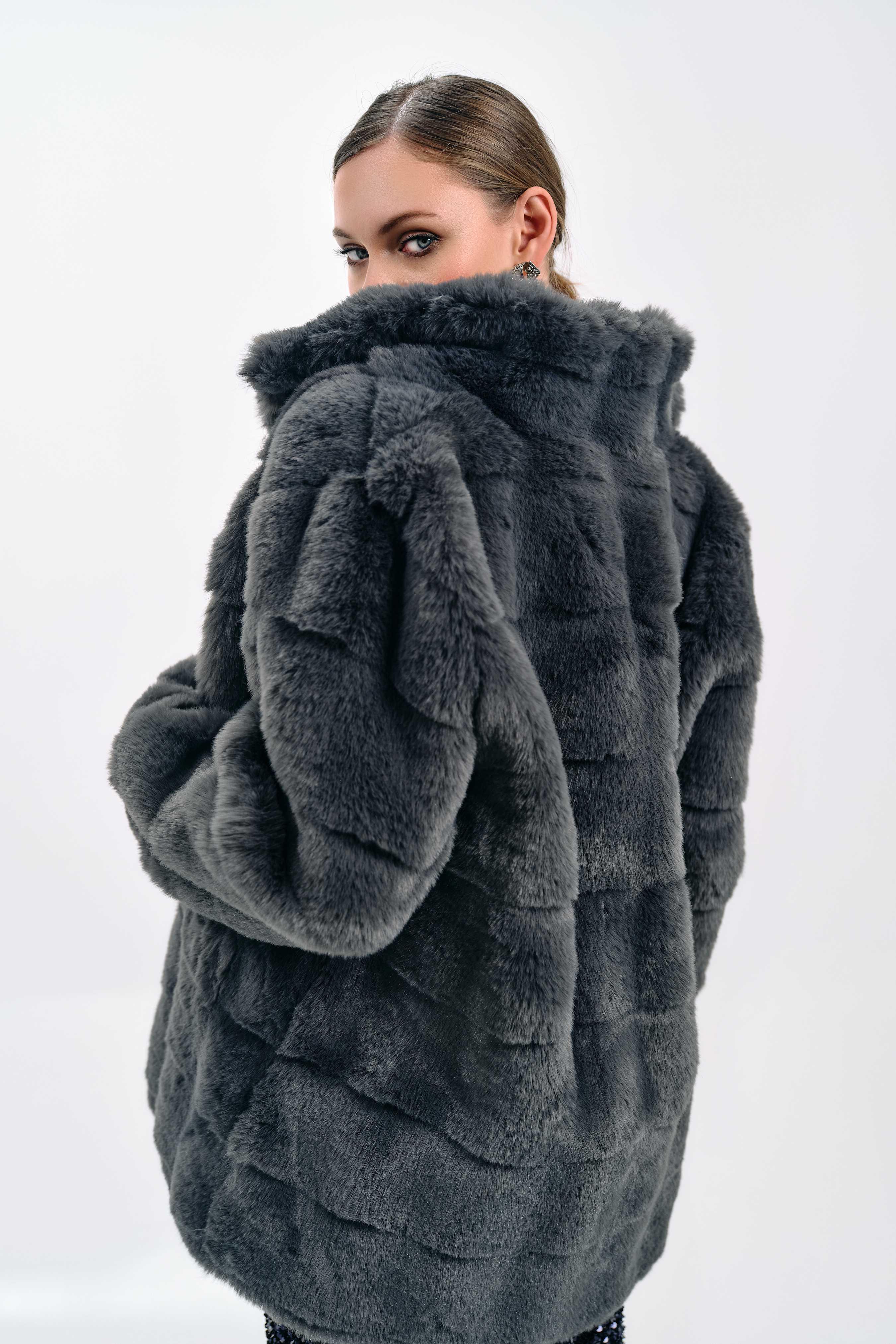 LUXURIOUS FAUX FUR COAT